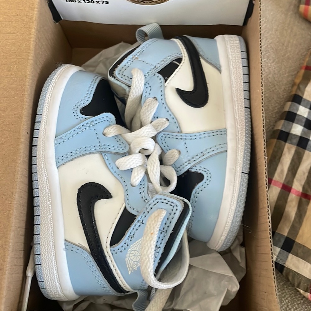 Toddler baby blue retro 1 Jordan size 4